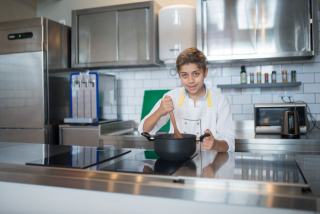 Plaque à induction 3 ou 4 foyers : combien de feux pour cuisiner en famille